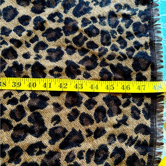 Apt 9 Animal Print Square Wrap/Scarf/Shawl 48"x48" - Picture 5 of 5